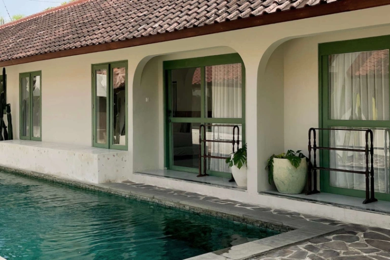 Steps to Seminyak Beach - Tropical Studio with Electricity Included