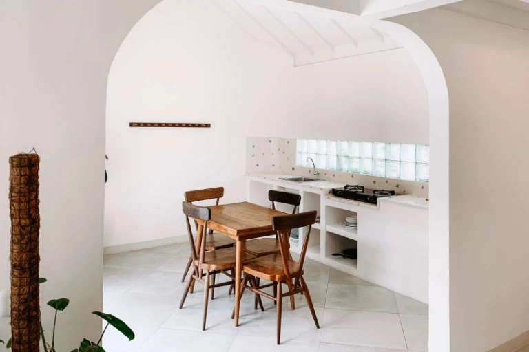 👣 Steps to Seminyak Beach - Tropical Studio with Electricity Included — image 4
