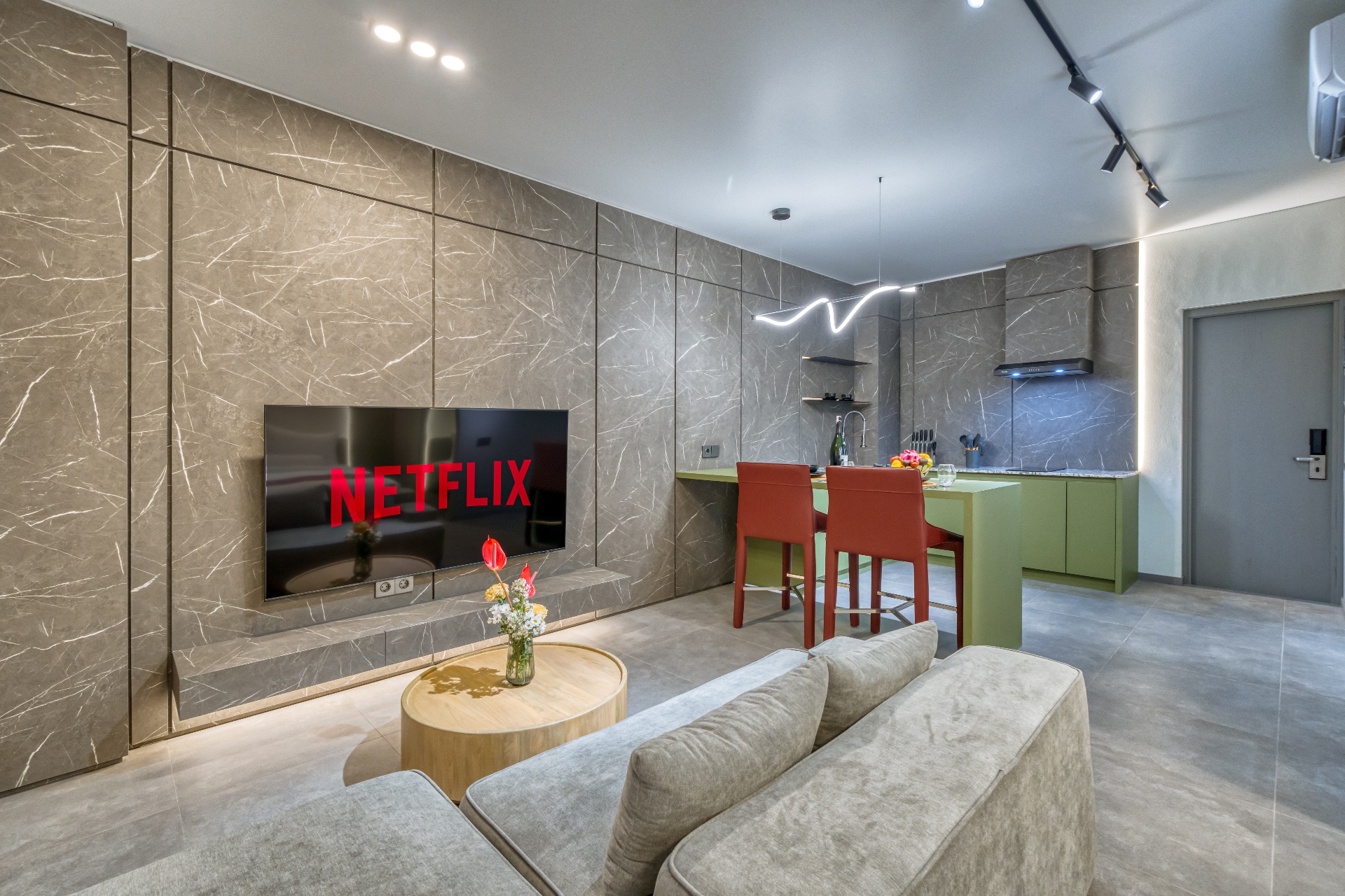 Apartment with panoramic rooftop pool / Canggu — image 4