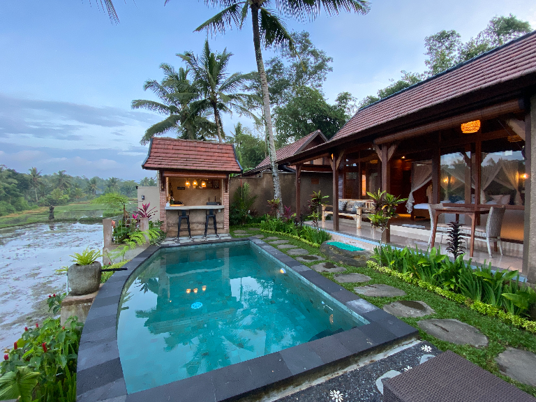 One Bedroom Wooden Retreat with Tropical Vibes - Arira Villa Ubud — image 2