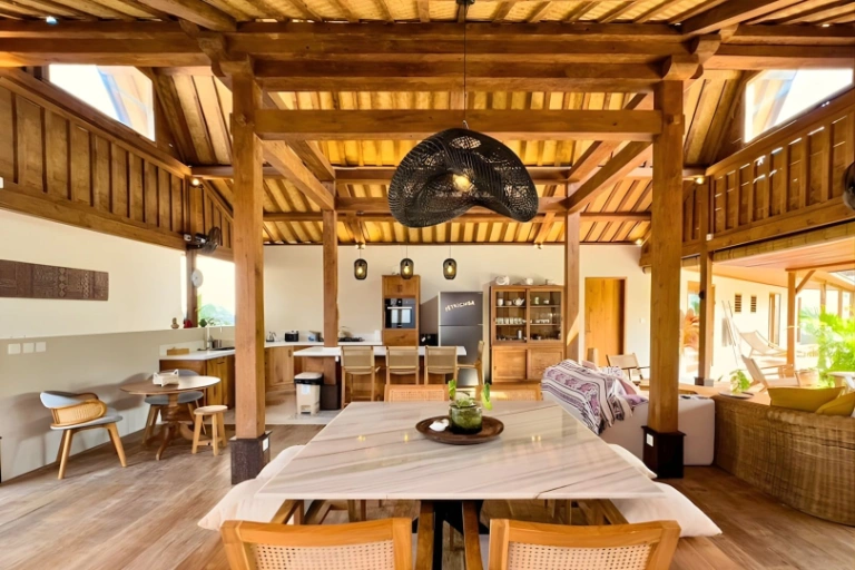 3BR Combined Joglo & Modern Architecture Villa - Prime Location — image 3
