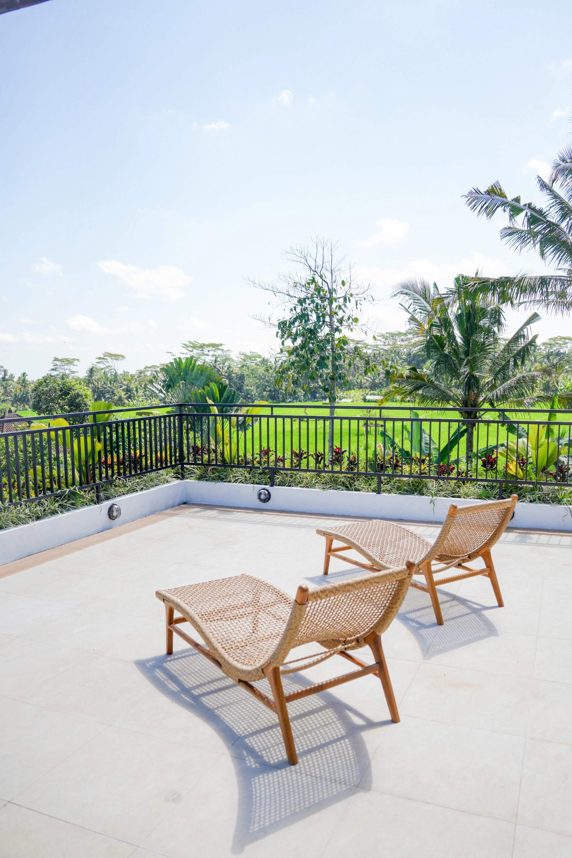 Luxury 4BR Villa w/ Exquisite Views — image 3