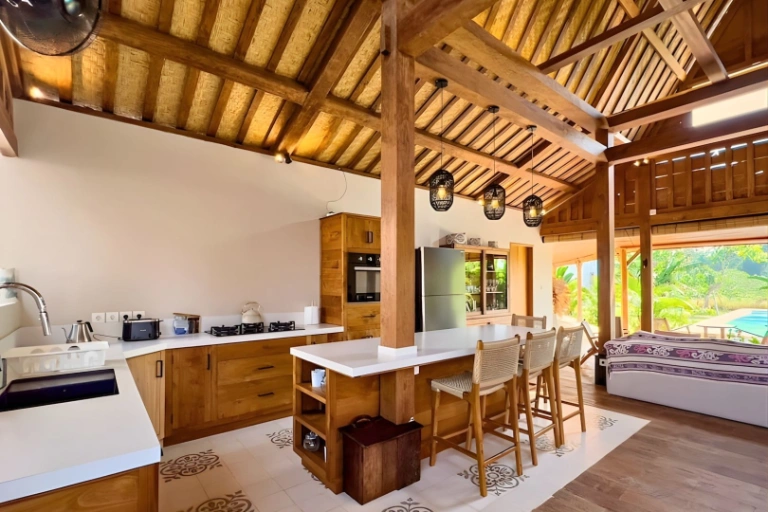 LEASEHOLD 3BR Combined Joglo & Modern Architecture Villa - Prime Location — image 3