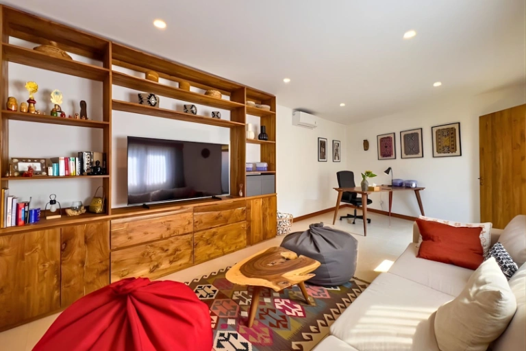 LEASEHOLD 3BR Combined Joglo & Modern Architecture Villa - Prime Location — image 1