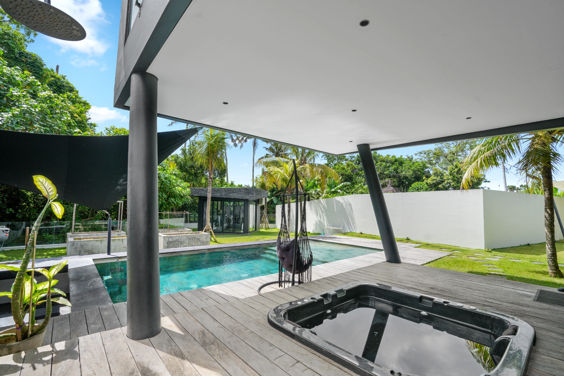 Casa Noir - Luxury 3-Bedroom Tropical Sanctuary in the Heart of Cemagi — image 2