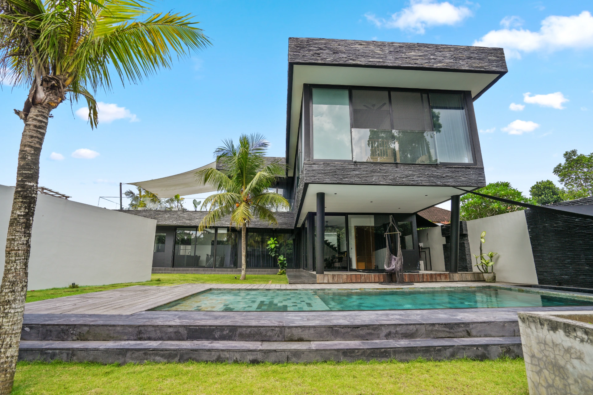 Casa Noir - Luxury 3-Bedroom Tropical Sanctuary in the Heart of Cemagi — image 1