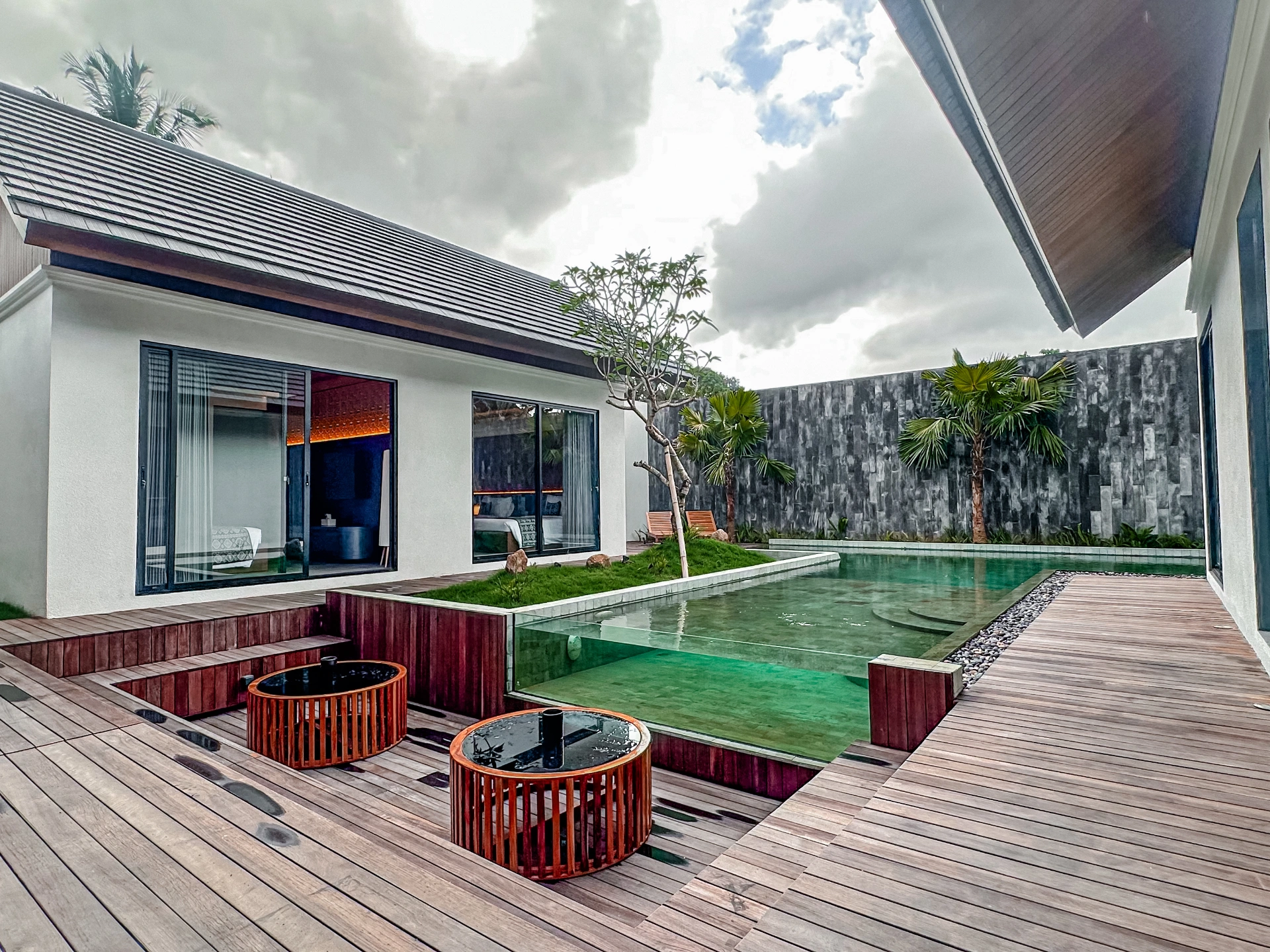 RKY41: 4 Bedrooms + 1 Office Spacious Villa – Ubud