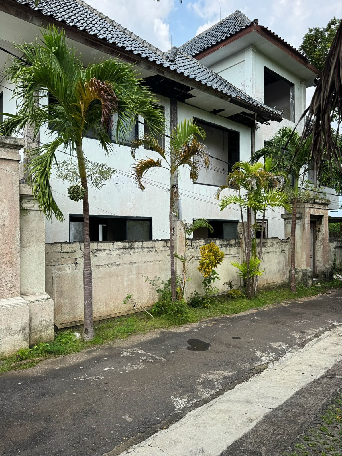 SALE VILLA FOR RENOVATION — image 4