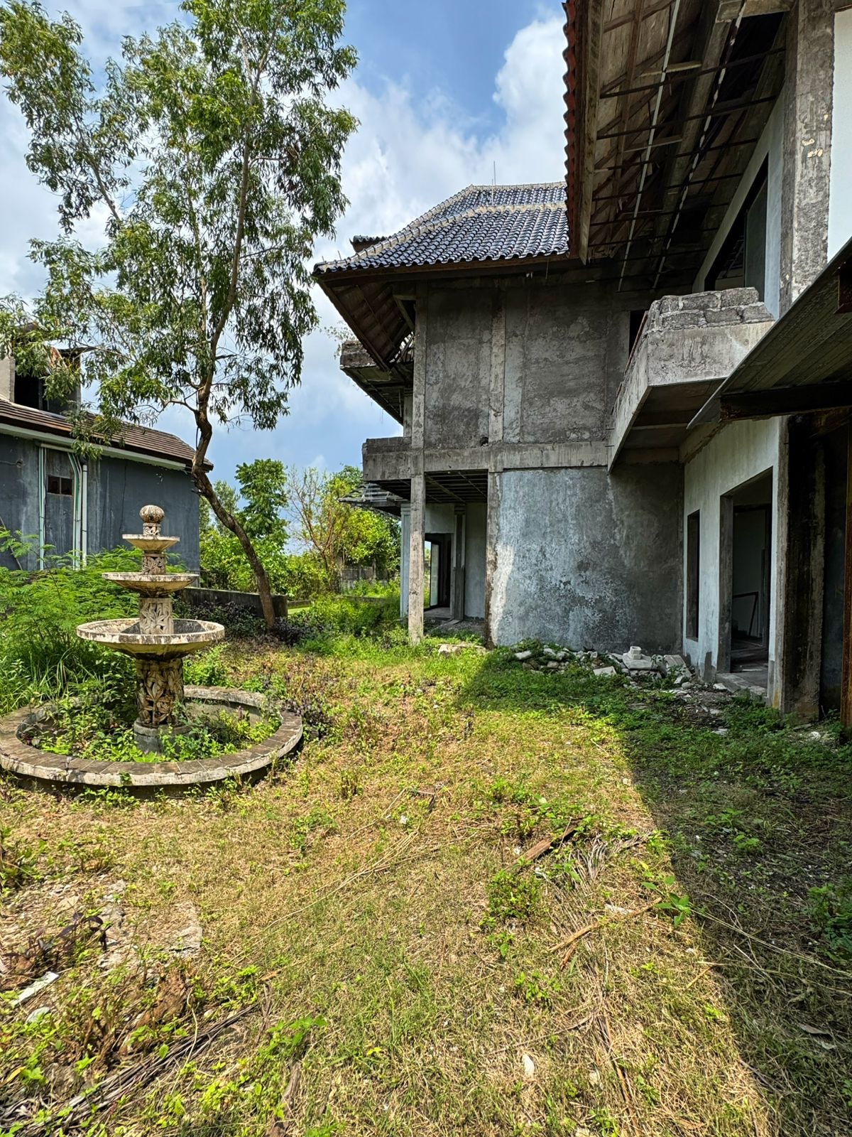 SALE VILLA FOR RENOVATION — image 1