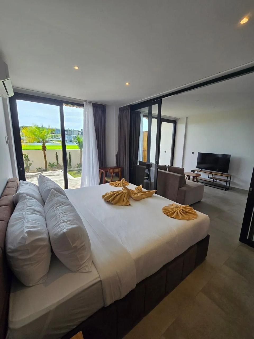 Brand New 1BR Private Pool Villa – Pererenan — image 4