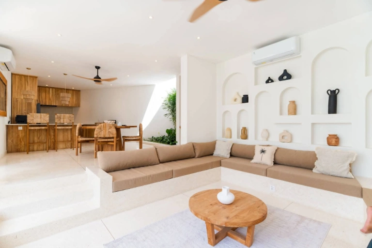 AVAILABLE FOR MONTHLY RENT 3 BEDROOMS LUXURIOUS VILLA IN PERERENAN PANTAI LIMA — image 3