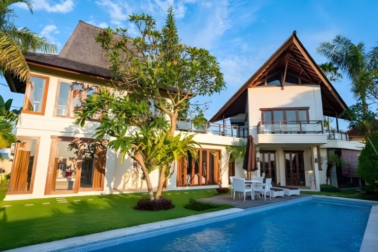 Spacious 4BR Villa with Mountain Views and Elegant High Ceiling — image 1