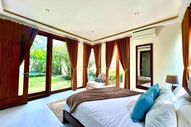 Spacious 4BR Villa with Mountain Views and Elegant High Ceiling — image 4