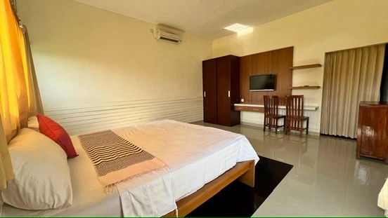 A spacious room in a guesthouse South of Ubud — image 2