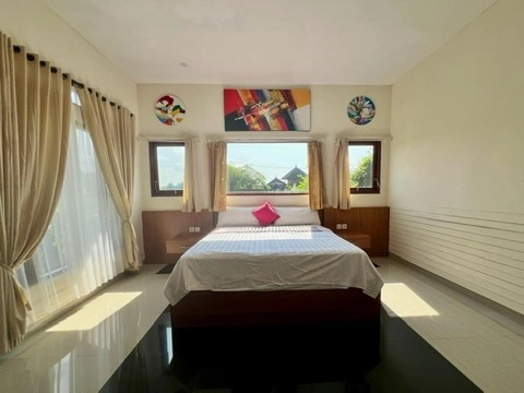 A spacious room in a guesthouse South of Ubud — image 1