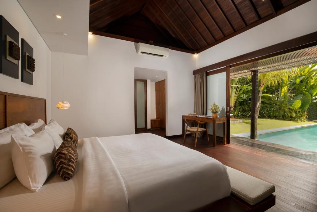 Timeless Garden Retreat 3 Bedroom Private Villa in Canggu — image 4