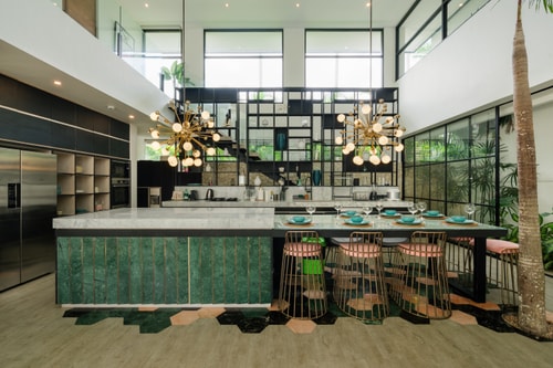 Deja Bali - 5BR Villa with Pool & Rooftop, Canggu in Tumbak Bayuh, Bali — image 4