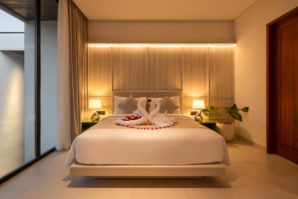 Airy Modern Hideaway 2 Bedroom Private Villa in Canggu — image 5