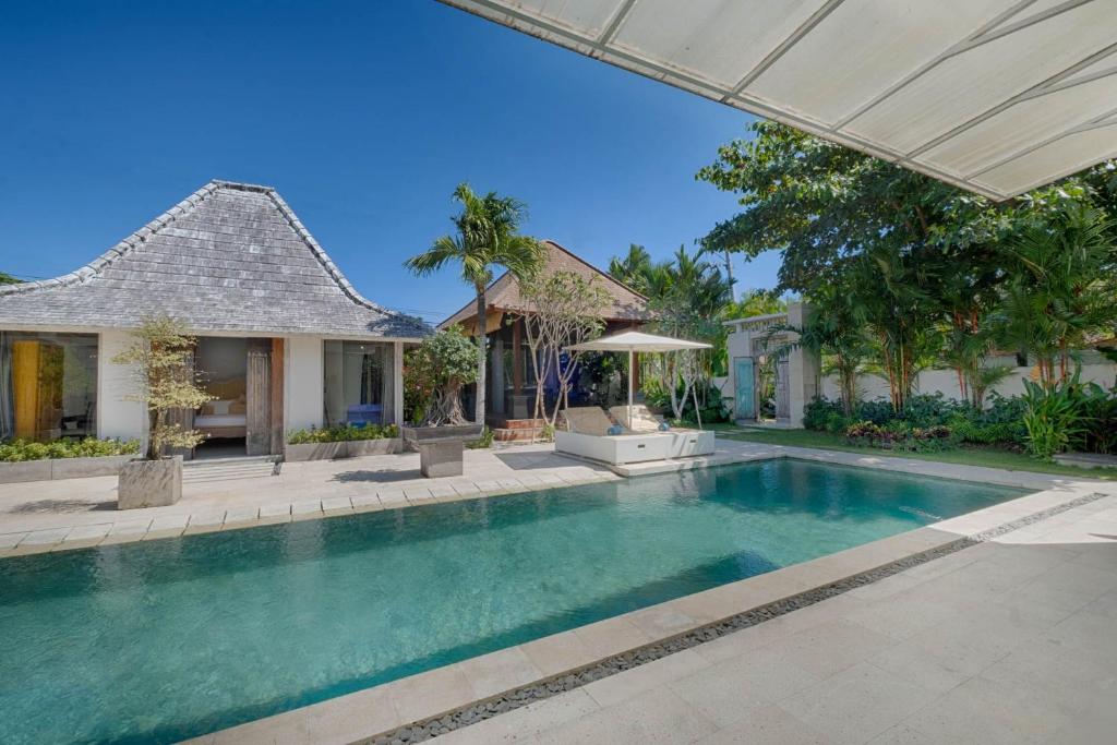 Romantic Garden Retreat 3 Bedroom Private Villa in Canggu — image 7