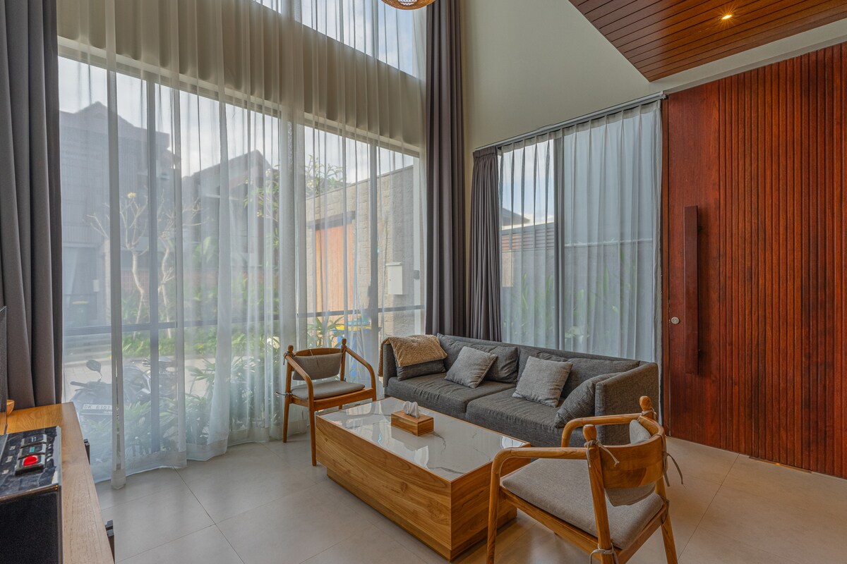 Walkable Hotspot Haven 3 Bedroom Private Villa in Canggu — image 5