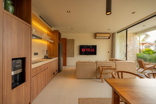 Canggu Stunning 2BR Balcony Studio & Pool Access in Canggu, Bali — image 18