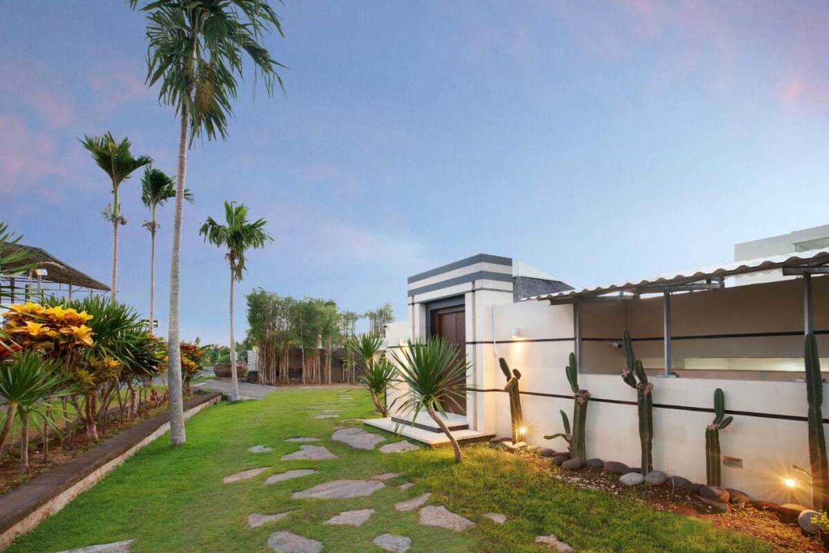 Luxurious Getaway Estate 5 Bedroom Private Villa in Canggu — image 9
