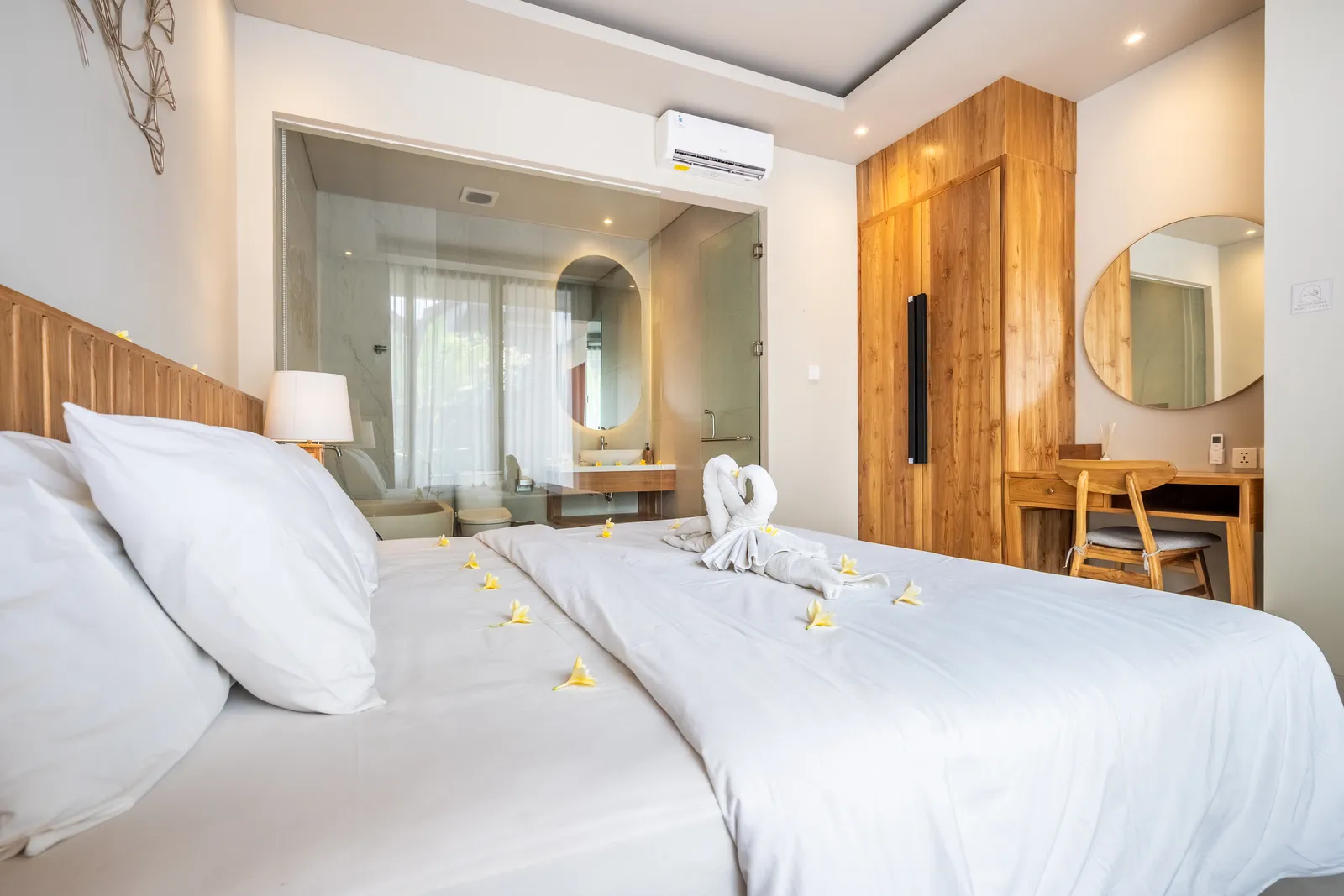 Lush Teakwood Sanctuary 2 Bedroom Private Villa in Canggu — image 12