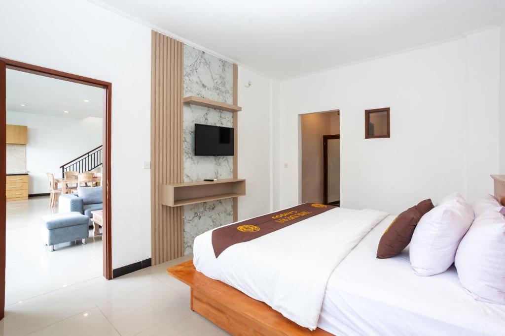 Easygoing Tropical Hideout 3 Bedroom Private Villa in Canggu