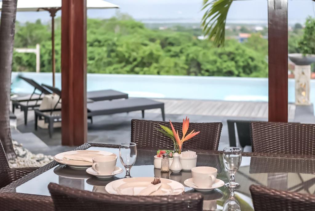 Grand Coastal Marvel Private Villa in Jimbaran — image 7