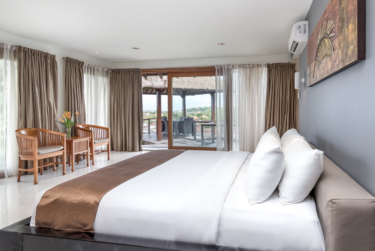 Panoramic Bayview Estate 10 Bedroom Private Villa in Jimbaran — image 1