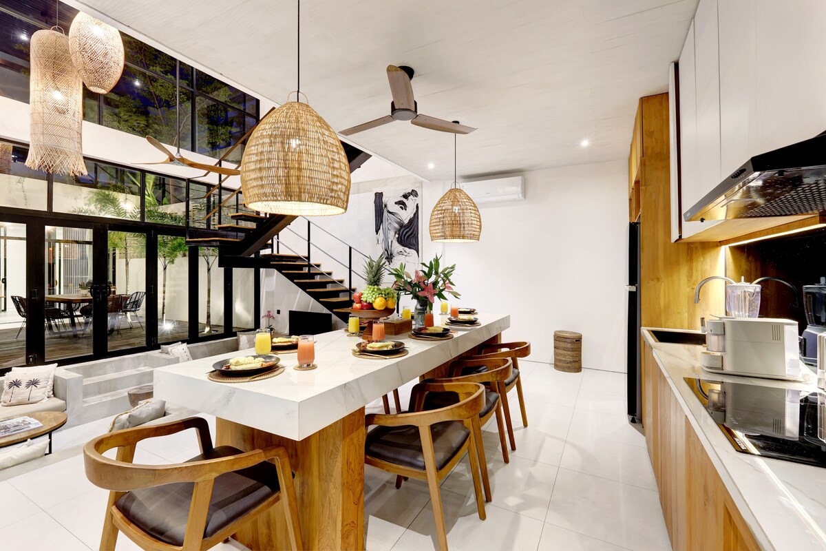 Twin Pool Retreat 4 Bedroom Private Villa in Canggu — image 12