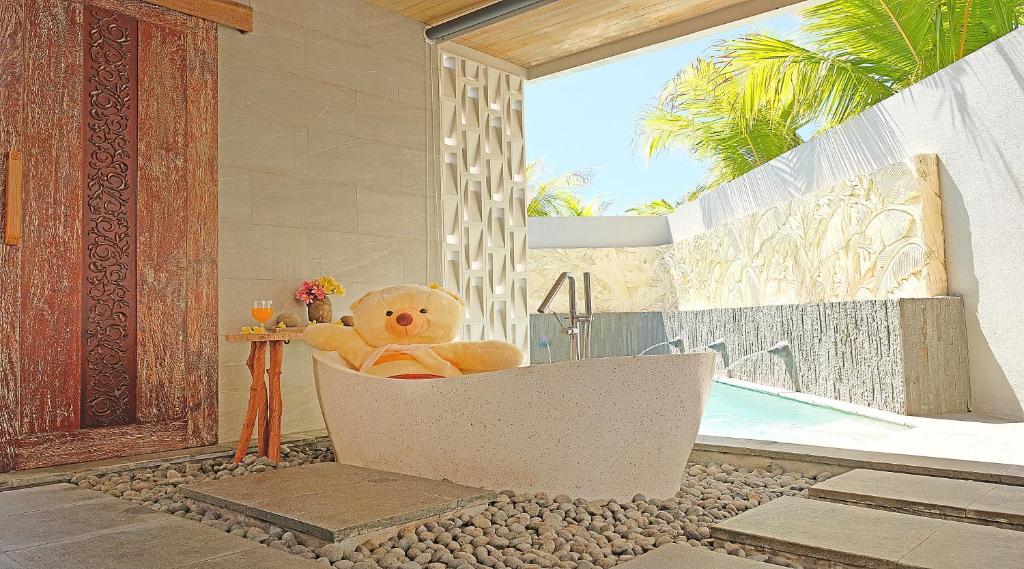 Tropical Luxe Hideaway 1 Bedroom Private Villa in Jimbaran — image 8