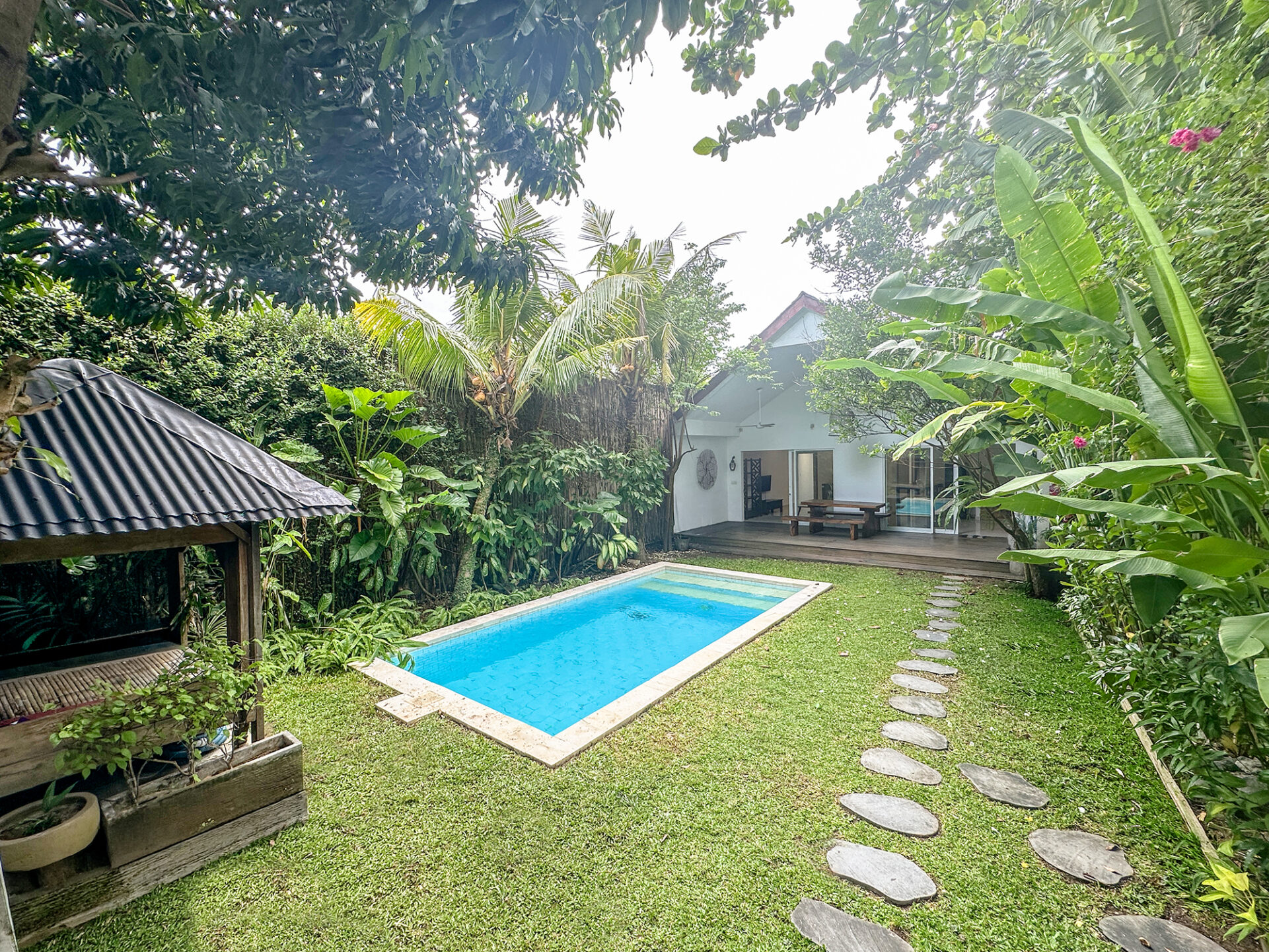 1 BEDROOM TROPICAL VILLA WITH LARGE GARDEN – YEARLY RENTAL