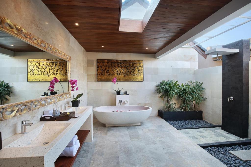 Tropical Hideaway Suite 2 Bedroom Private Villa in Jimbaran — image 10
