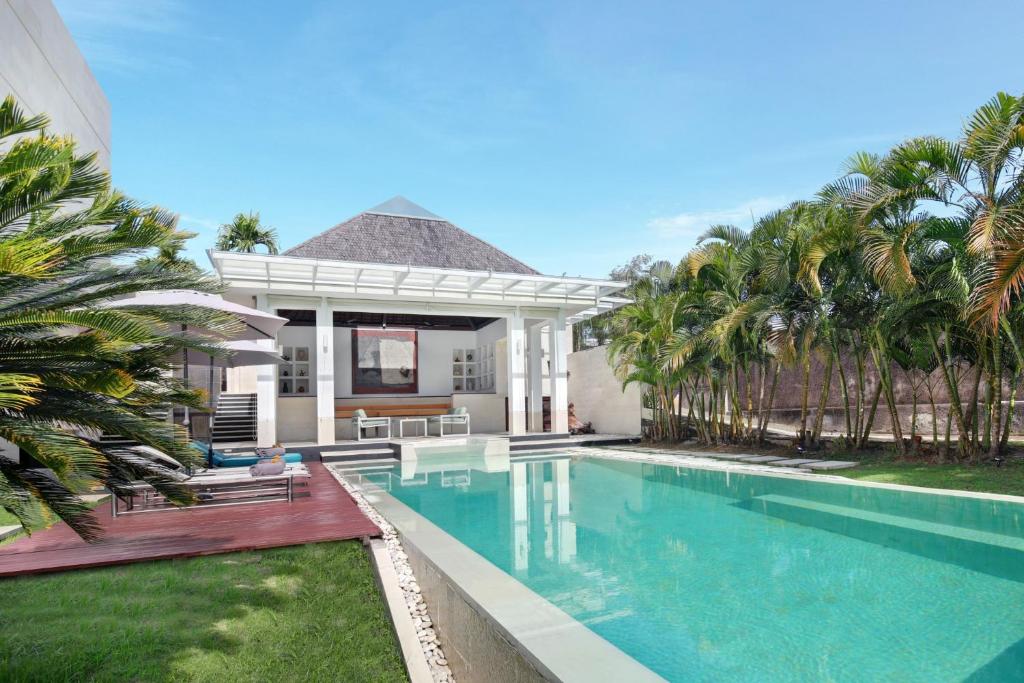 Luxurious Getaway Estate 5 Bedroom Private Villa in Canggu — image 10