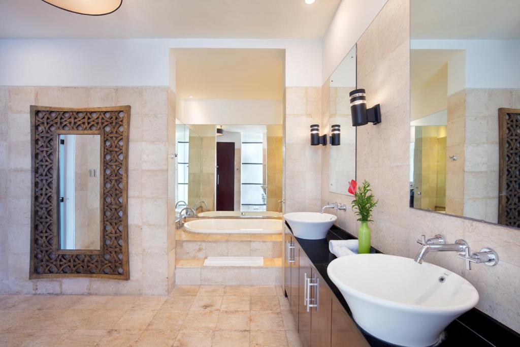 Lavish Hilltop Escape Private Villa in Jimbaran — image 10