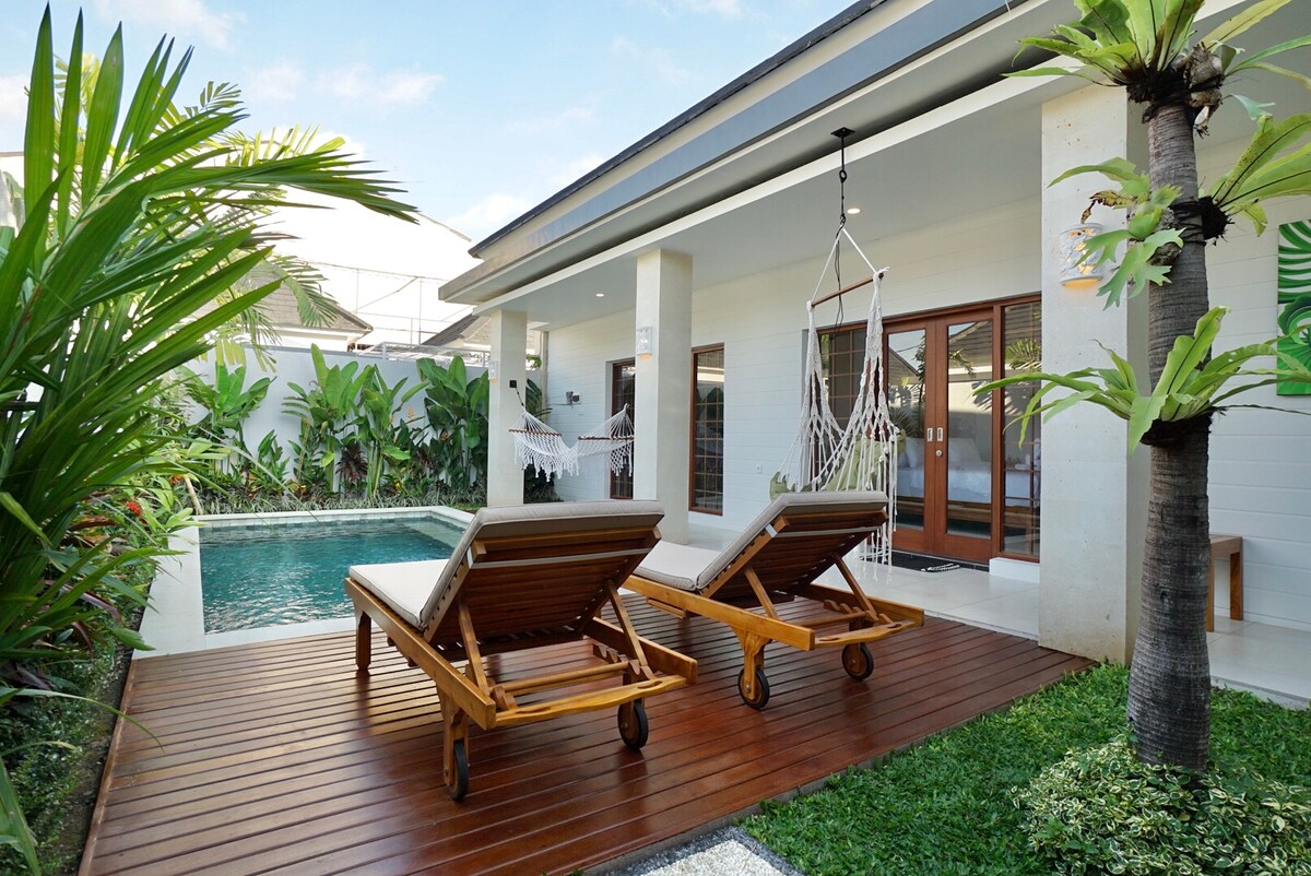 Joyful Poolside Retreat 3 Bedroom Private Villa in Canggu — image 6