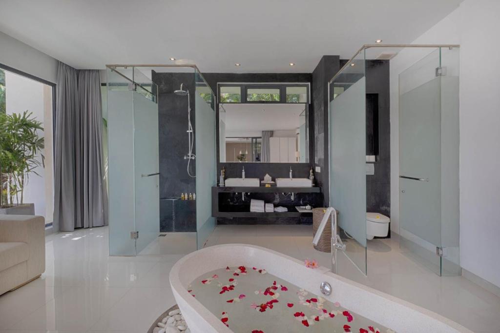 Romantic Garden Retreat 3 Bedroom Private Villa in Canggu