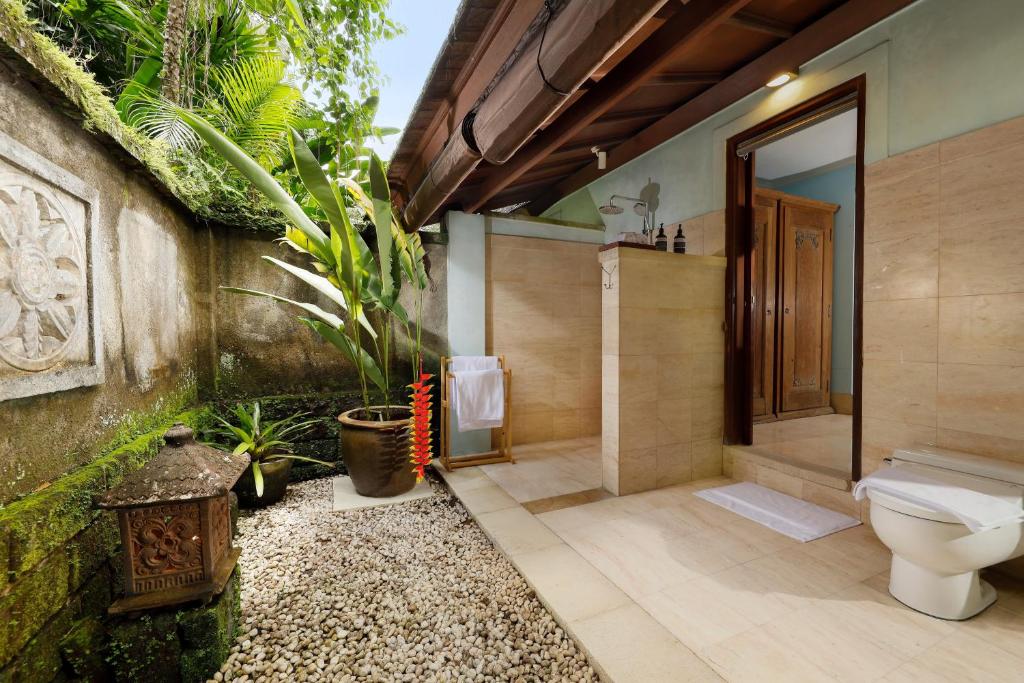 Family Pool Sanctuary 3 Bedroom Private Villa in Ubud — image 12