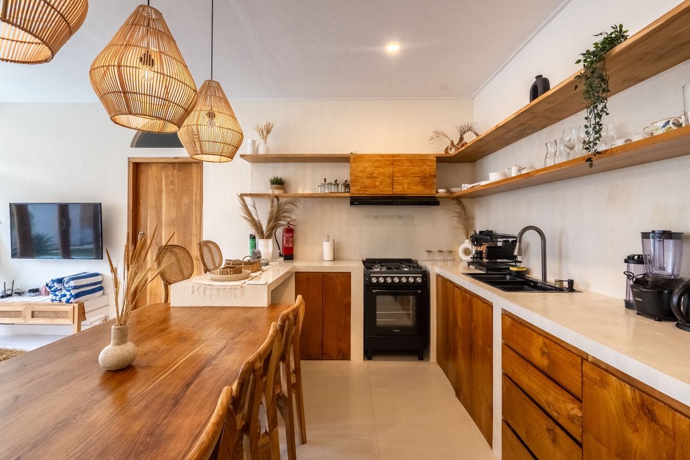 2BR Prime Location Umalas Villa | Pool, Near Cafés in Canggu, Bali — image 9