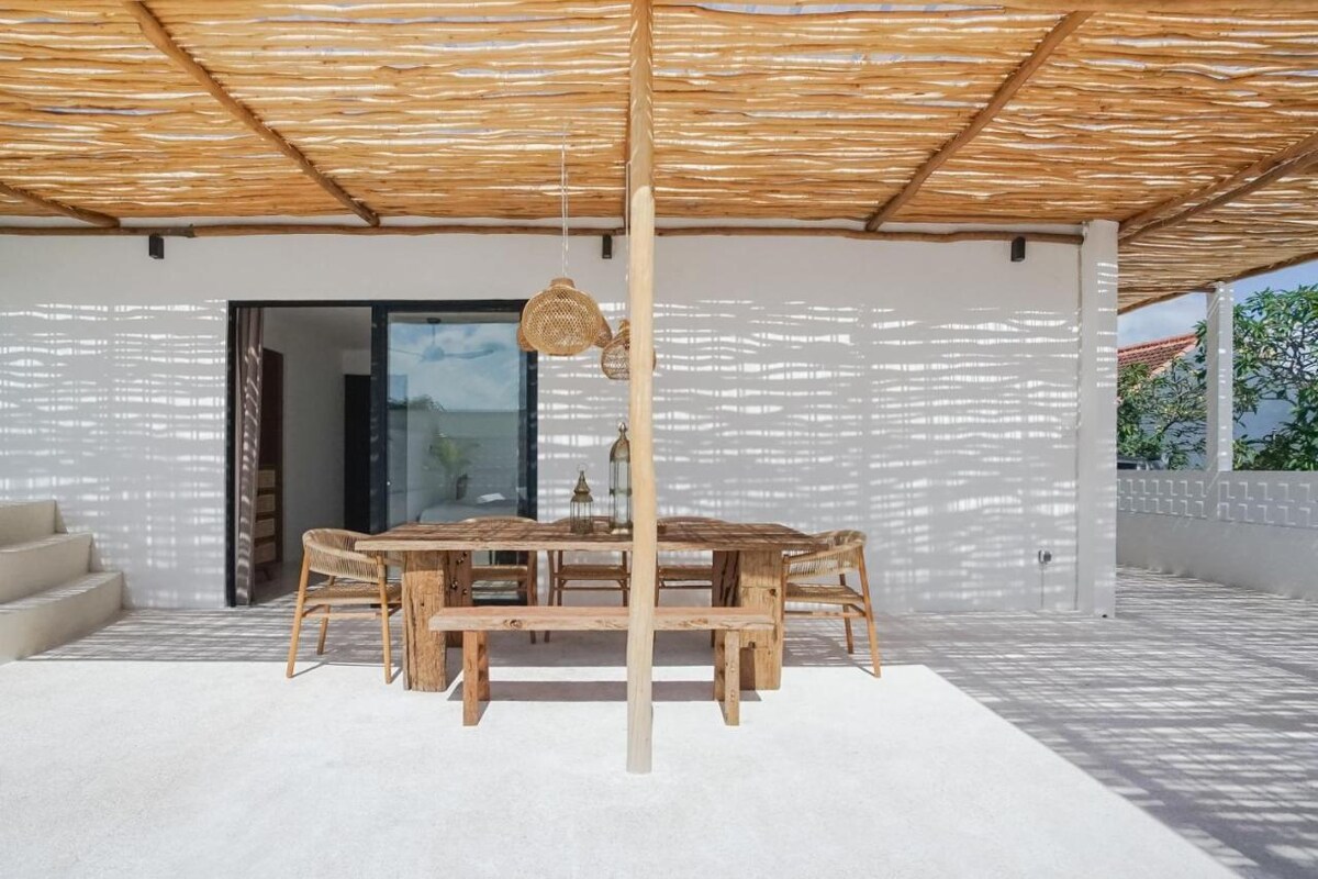 Sleek Designer Retreat 4 Bedroom Private Villa in Canggu — image 2