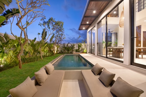 Artistic 4BR Coastal Villa w/ Infinity Pool & Sauna in Canggu, Bali — image 12