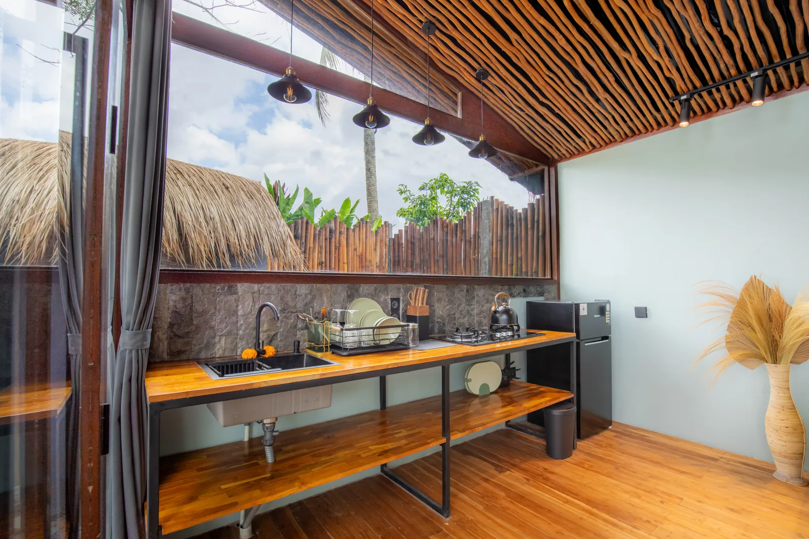 Secluded Jungle Retreat 1 Bedroom Cottage in Ubud — image 1