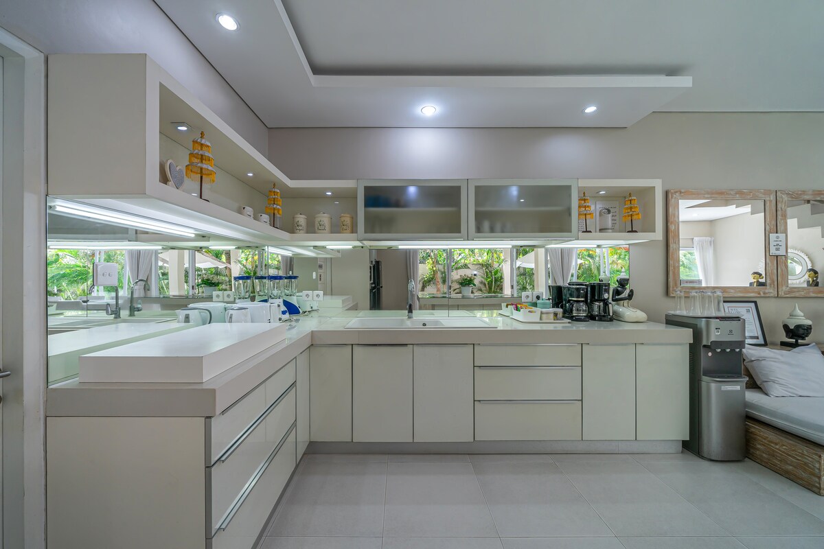 Bali Om Center — 5BR Villa Rental in Canggu — image 5
