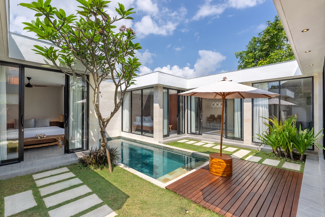 Solencia - 3BR Designer Villa with Pool & Bathtub in Jimbaran, Bali — image 17