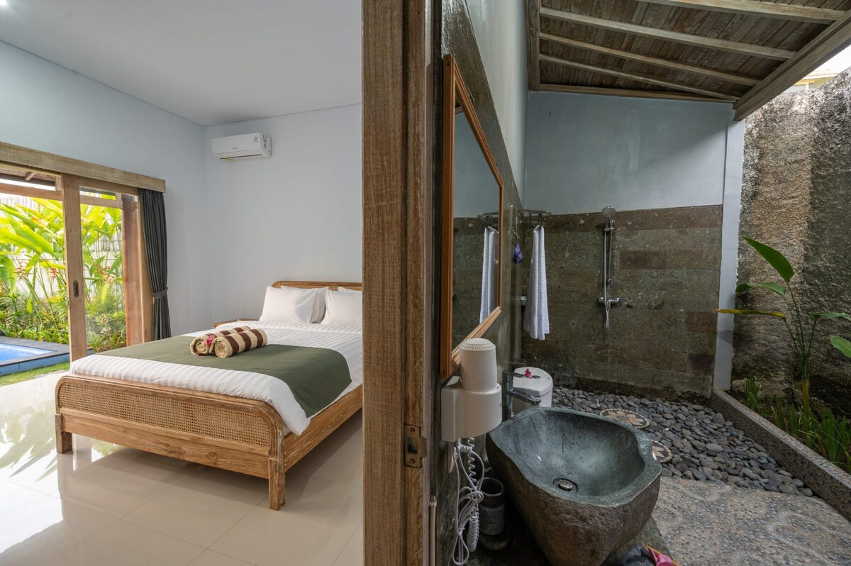 Serene Tropical Retreat 3 Bedroom Private Villa in Canggu — image 8