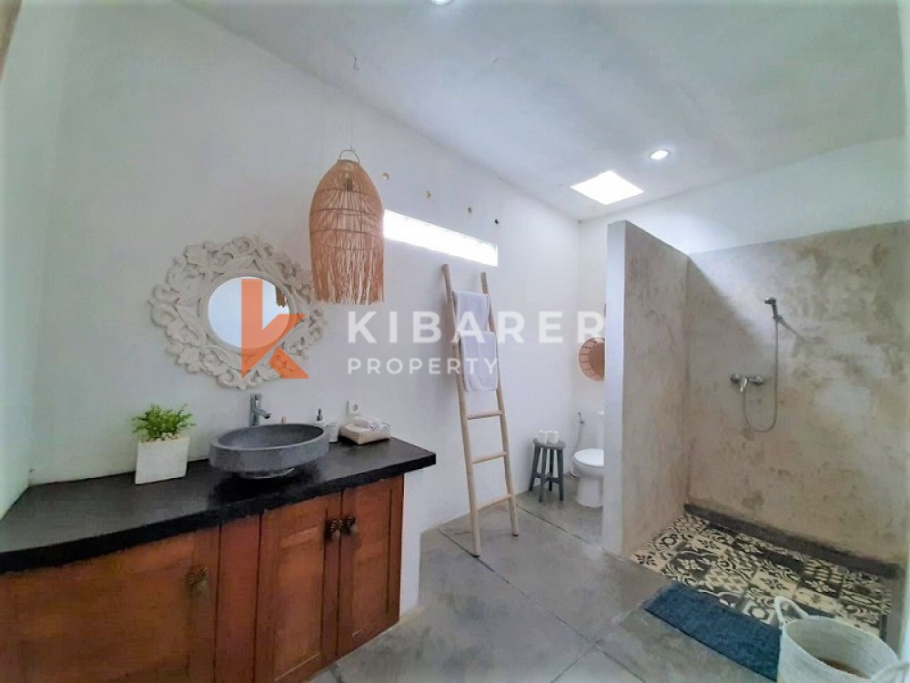 Beautiful Closed Two-Bedroom Villa in Padang Linjong — image 3