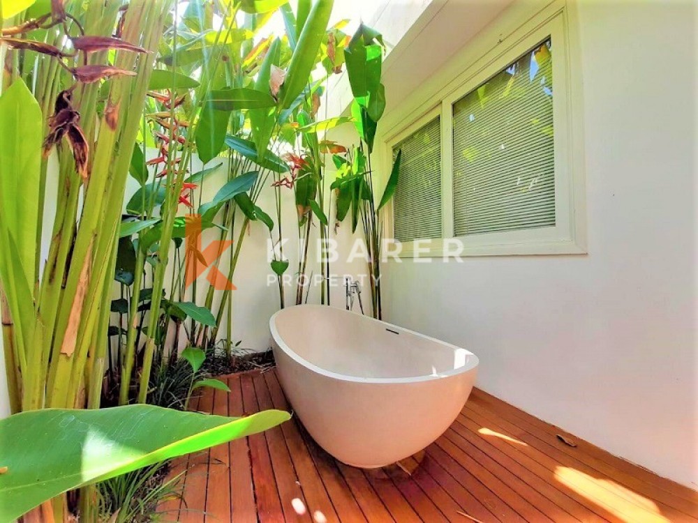 LUXURY FOUR BEDROOM OPEN LIVING VILLA IN PERERENAN — image 11