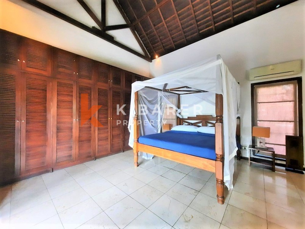 Stunning Five-Bedroom Villa with Great View in Pererenan — image 5