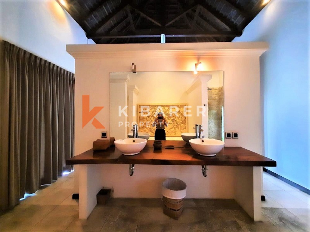 Stunning Five-Bedroom Villa with Great View in Pererenan — image 8